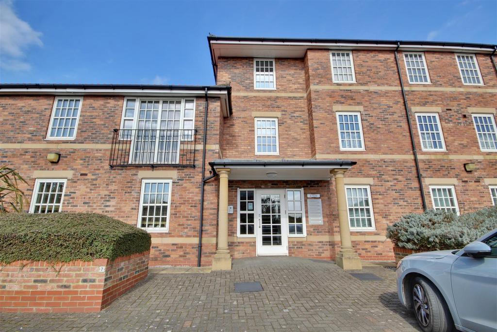 Mill View Place, Beverley 2 bed flat - £146,000