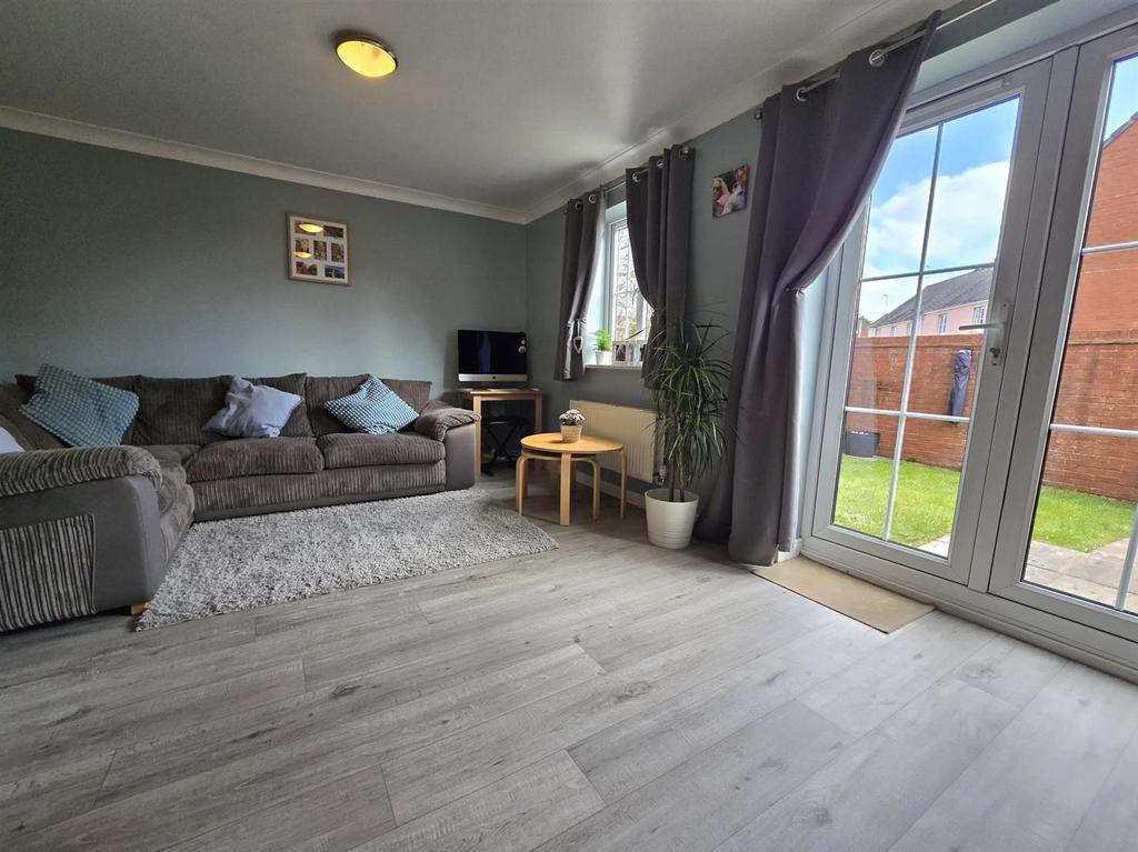 Lounge 1.jpg