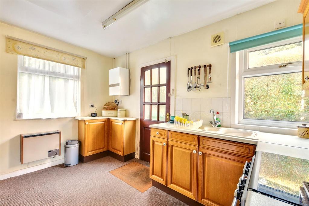 Kitchen 1.jpeg