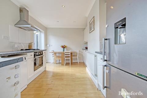 49 Oakley Drive, Romford, RM3 9XS
