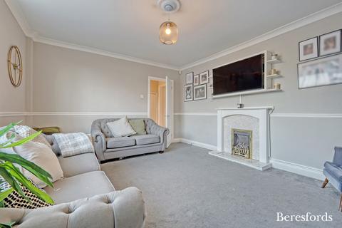 49 Oakley Drive, Romford, RM3 9XS