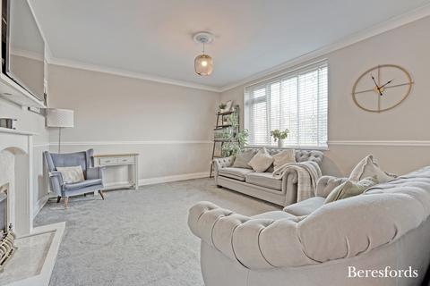 49 Oakley Drive, Romford, RM3 9XS