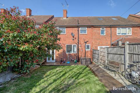 49 Oakley Drive, Romford, RM3 9XS