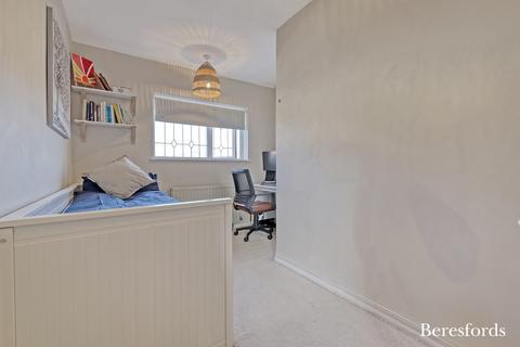 49 Oakley Drive, Romford, RM3 9XS