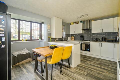 3 bedroom townhouse for sale, Ibbetson Road, Churwell