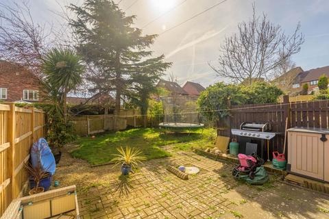 3 bedroom townhouse for sale, Ibbetson Road, Churwell