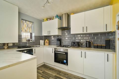 3 bedroom townhouse for sale, Ibbetson Road, Churwell