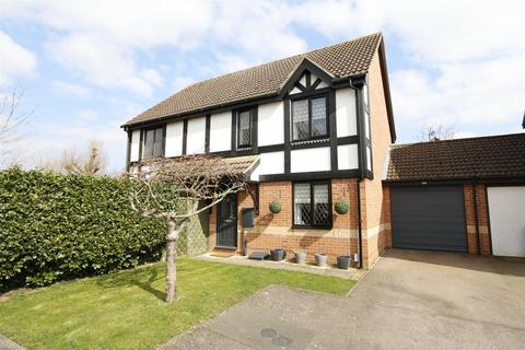 8 Barber End, Shefford, SG17 5TB