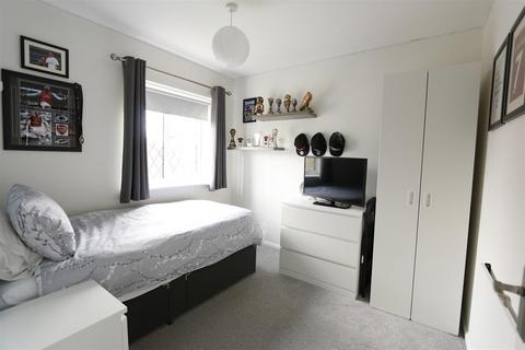 8 Barber End, Shefford, SG17 5TB
