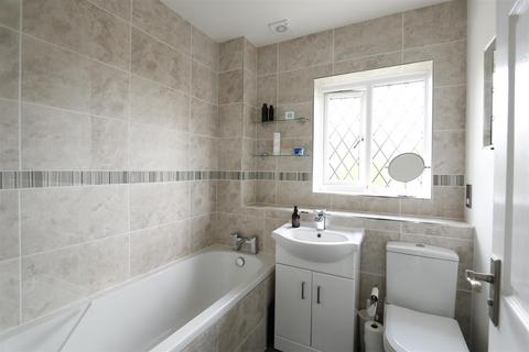 8 Barber End, Shefford, SG17 5TB