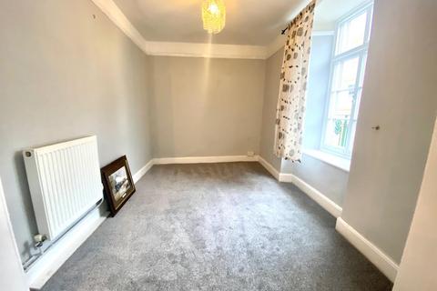 3 bedroom flat to rent, St. Peter Street, Tiverton, Devon