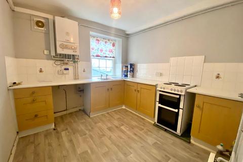 3 bedroom flat to rent, St. Peter Street, Tiverton, Devon