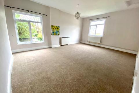 3 bedroom flat to rent, St. Peter Street, Tiverton, Devon