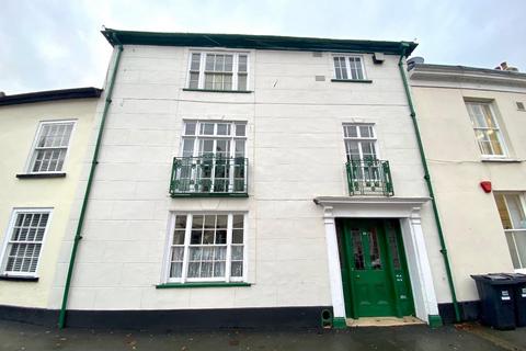 3 bedroom flat to rent, St. Peter Street, Tiverton, Devon
