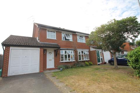 3 bedroom semi-detached house to rent, Laurel Close, Wokingham RG41