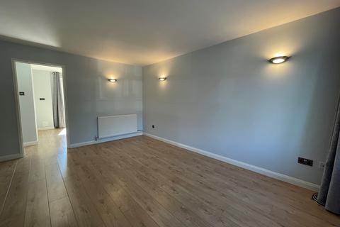 3 bedroom semi-detached house to rent, Laurel Close, Wokingham RG41