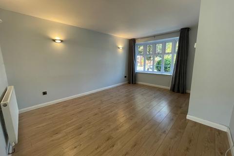 3 bedroom semi-detached house to rent, Laurel Close, Wokingham RG41