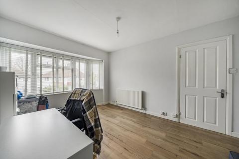 16 Grove Close, Kingston Upon Thames, KT1 2SS