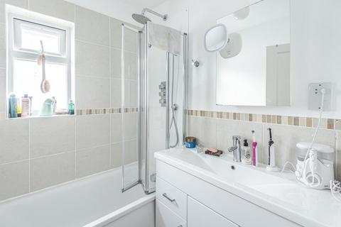 16 Grove Close, Kingston Upon Thames, KT1 2SS