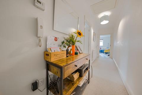 2 bedroom flat for sale, Virginia Water GU25