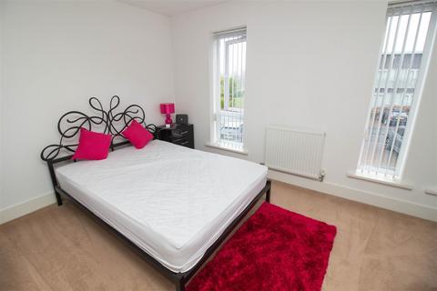 2 bedroom end of terrace house for sale, Northside, The Staithes, Gateshead