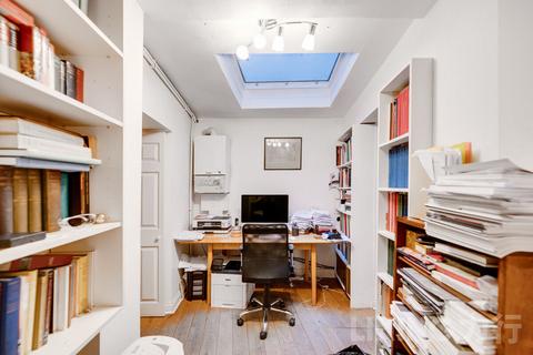 undefined, Hays Mews, Mayfair, W1J 5PY