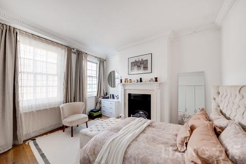 undefined, Hays Mews, Mayfair, W1J 5PY