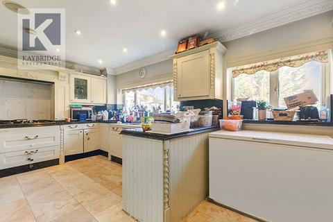 58 Blakes Lane, New Malden, KT3 6NX