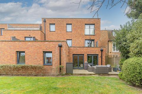 3 bedroom flat for sale, Wellington Road, Enfield