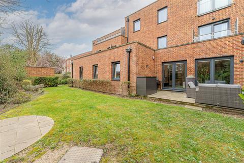 3 bedroom flat for sale, Wellington Road, Enfield