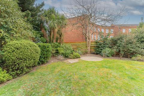 3 bedroom flat for sale, Wellington Road, Enfield
