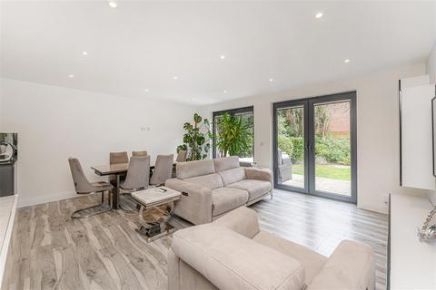 3 bedroom flat for sale, Wellington Road, Enfield