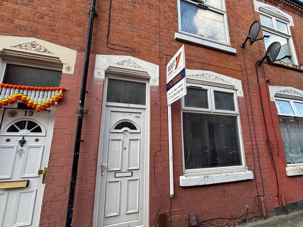 3 Bedroom Terraced House on Law Street - Leiceste