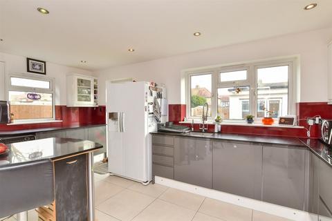 74 Cranleigh Road, Worthing, BN14 7QW