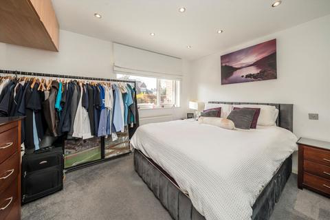 1 bedroom flat for sale, Markhole Close, Hampton TW12