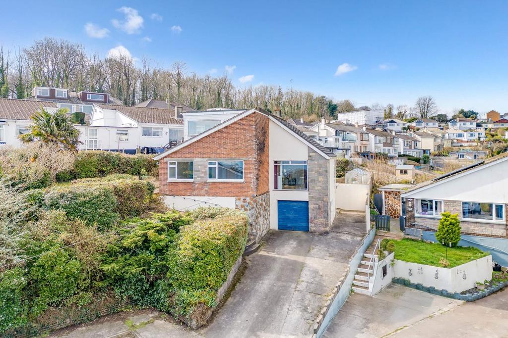 Detached home with ample driveway parking &amp; garage