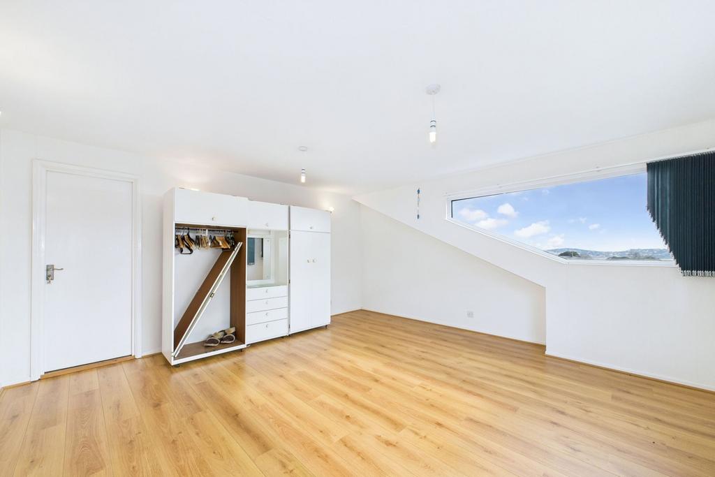 First-floor master bedroom with sea views