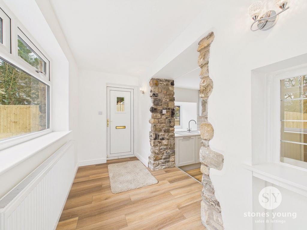 Entrance & Breakfast Area/Snug