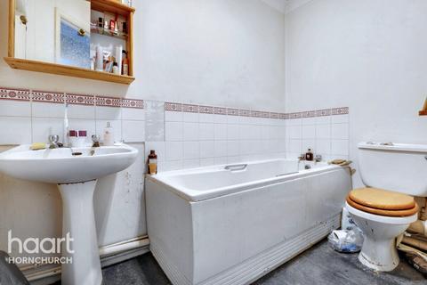 1 bedroom flat for sale, Grenfell Avenue, Hornchurch