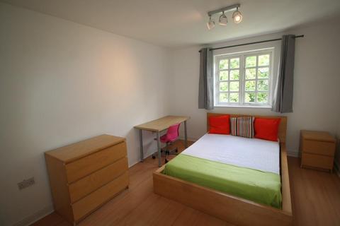 2 bedroom flat to rent, Hadfield Close, Manchester M14