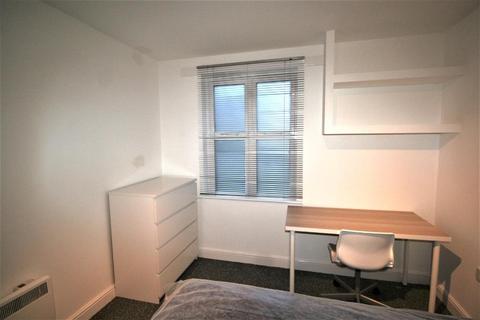 2 bedroom flat to rent, Hadfield Close, Manchester M14