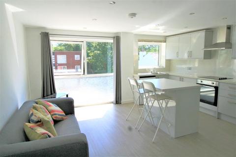 2 bedroom flat to rent, Slade Lane, Manchester M19