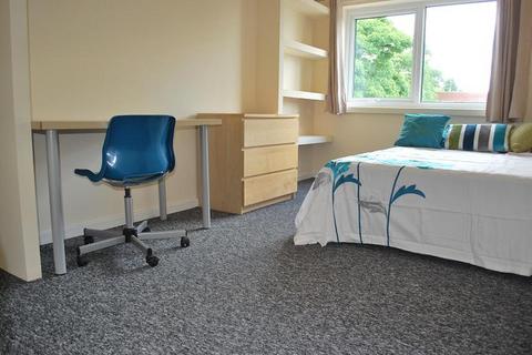 2 bedroom flat to rent, Slade Lane, Manchester M19