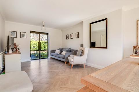 28 Challacombe, Southend-on-sea, SS1 3TY