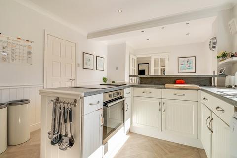 28 Challacombe, Southend-on-sea, SS1 3TY