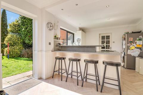 28 Challacombe, Southend-on-sea, SS1 3TY