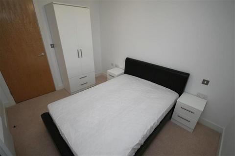 2 bedroom apartment to rent, Cypress Place, Manchester M4