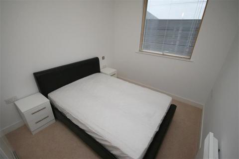 2 bedroom apartment to rent, Cypress Place, Manchester M4