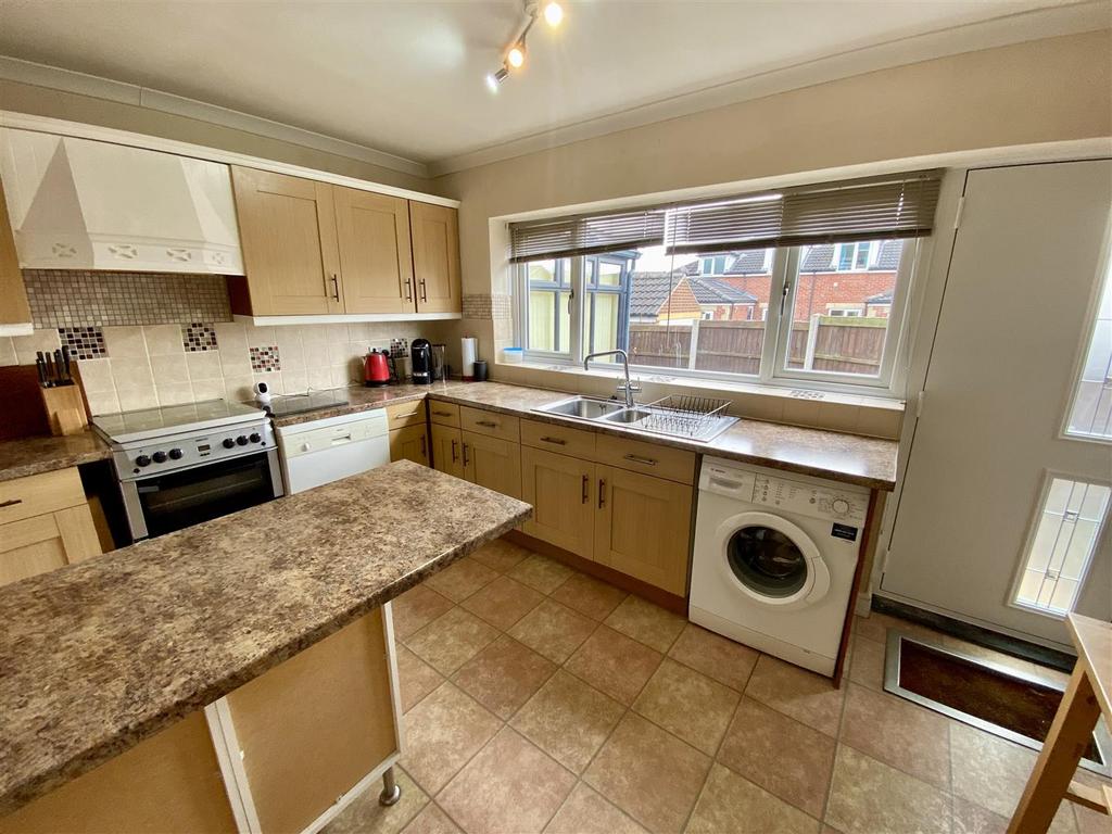 Bramleys Estate Agents - 67 West Royd Avenue - Mir