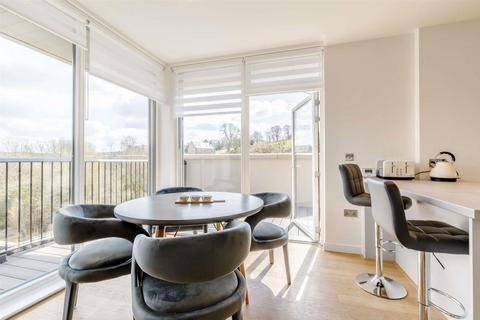 2 bedroom penthouse to rent, Spa Villas, Matlock DE4